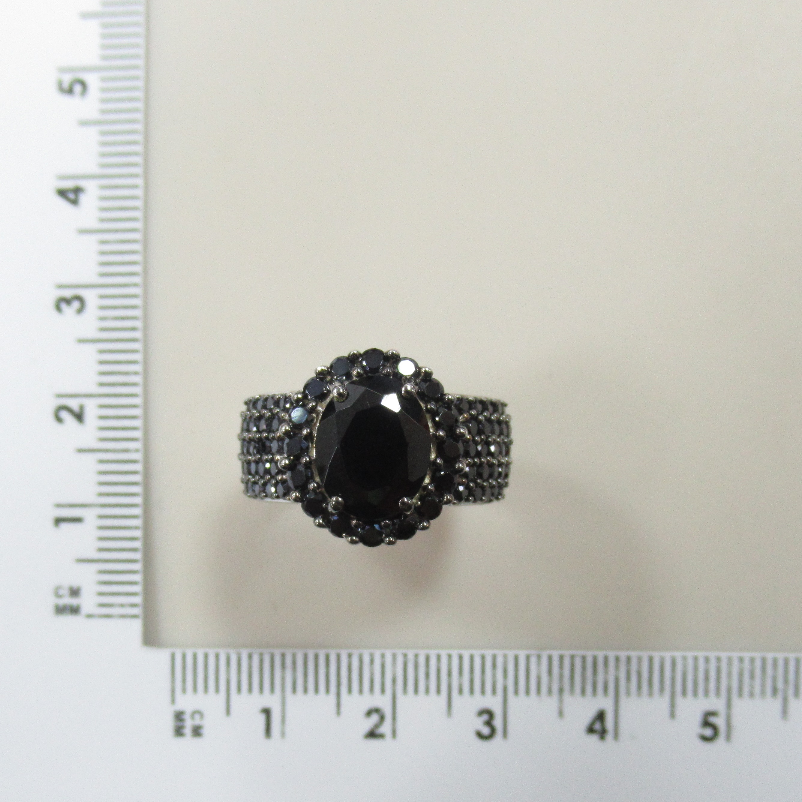 Серебряное кольцо со шпинелью